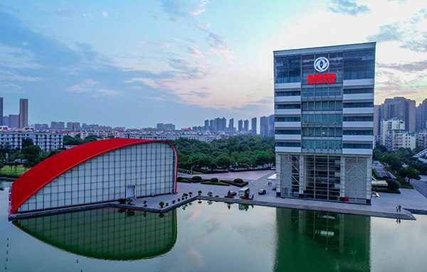 28预测
建设50周年重走500公里汽车长廊走进襄阳